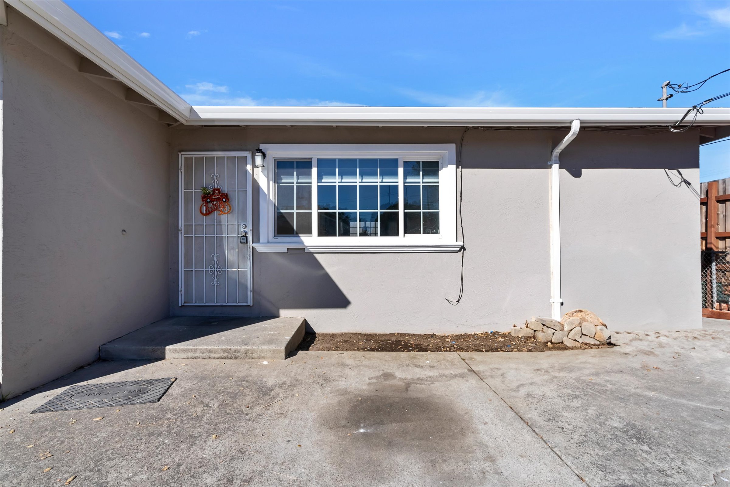 568 Simon Street